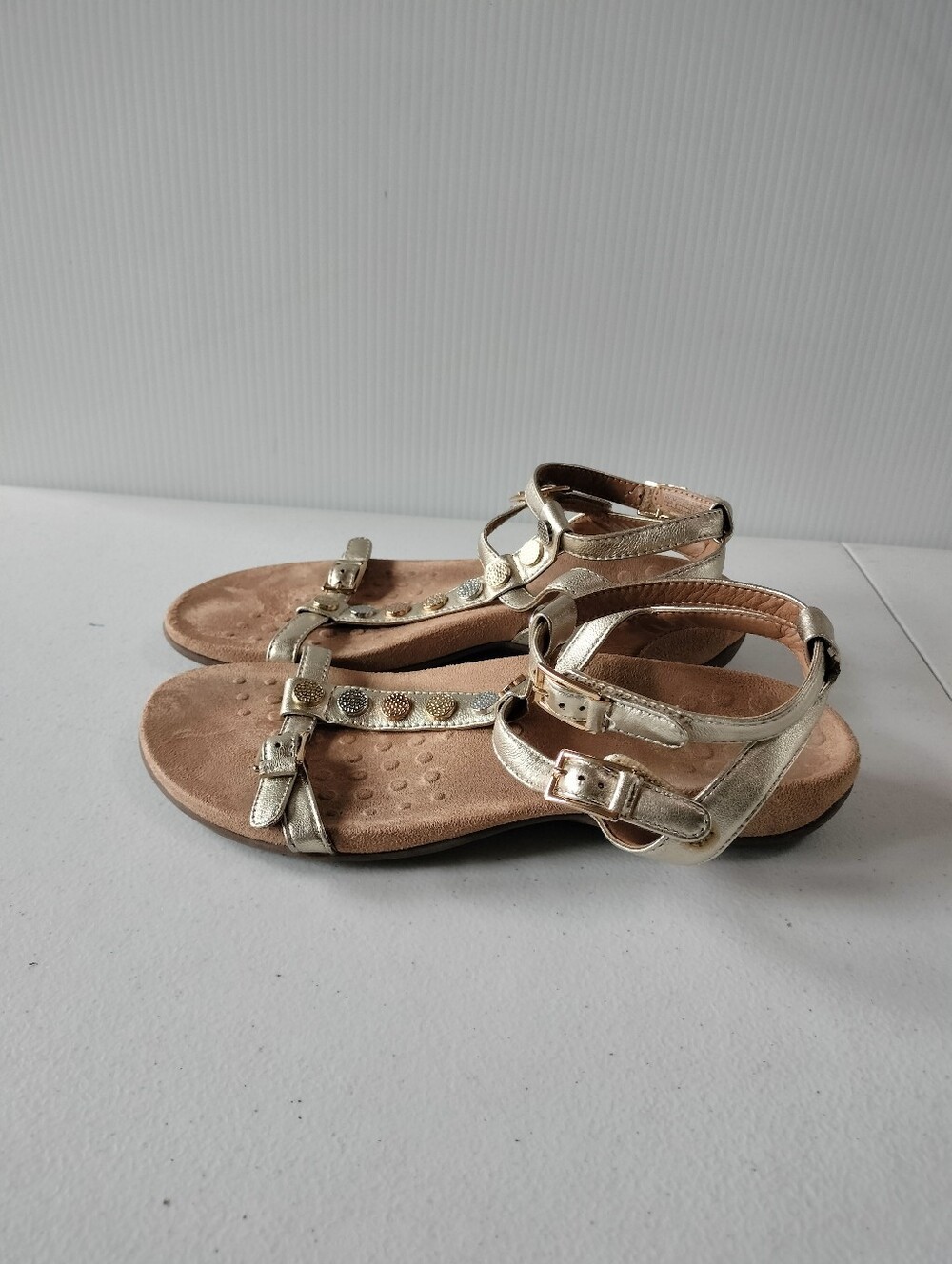 Vionic Hailey Leather Studded Gold Gladiator T-Strap Sandals 8W Comfort Travel